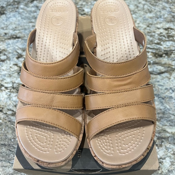 COPY - Crocs A-Leigh Wedge Sandals NIB - Picture 3 of 4